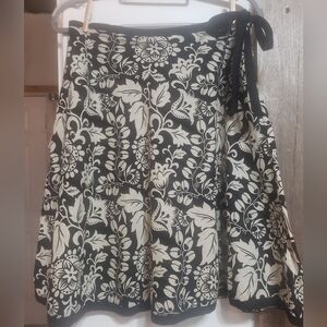 A-line Flowy Cotton Skirt Tie Bow On Side Black /White Floral Boho Size 7 Retro